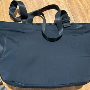 Lululemon Clean Lines Tote Bag 22L